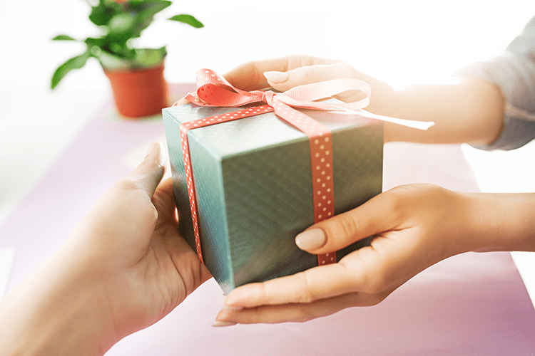 Tặng quà cho khách, hay các chương trình khuyến mại, ưu đãi cũng tăng tỷ lệ bán hàng